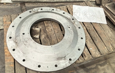 Comment contrôler la précision du soudage des châssis de gros engins de chantier ? La nouvelle fraiseuse à portique de Yuexin Machinery a raccourci les cycles de livraison à l'exportation de 15 %.